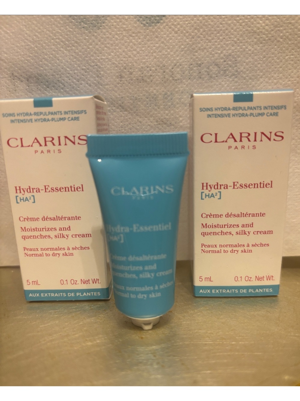 Clarins Hydra-Essentiel Moisturizer sample Tube - Light Blue